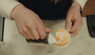 latte art zwaan 01