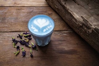 blue latte recept