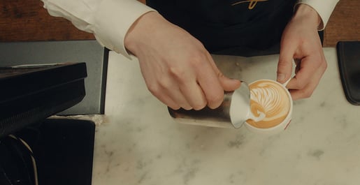 hero banner latte art zwaan