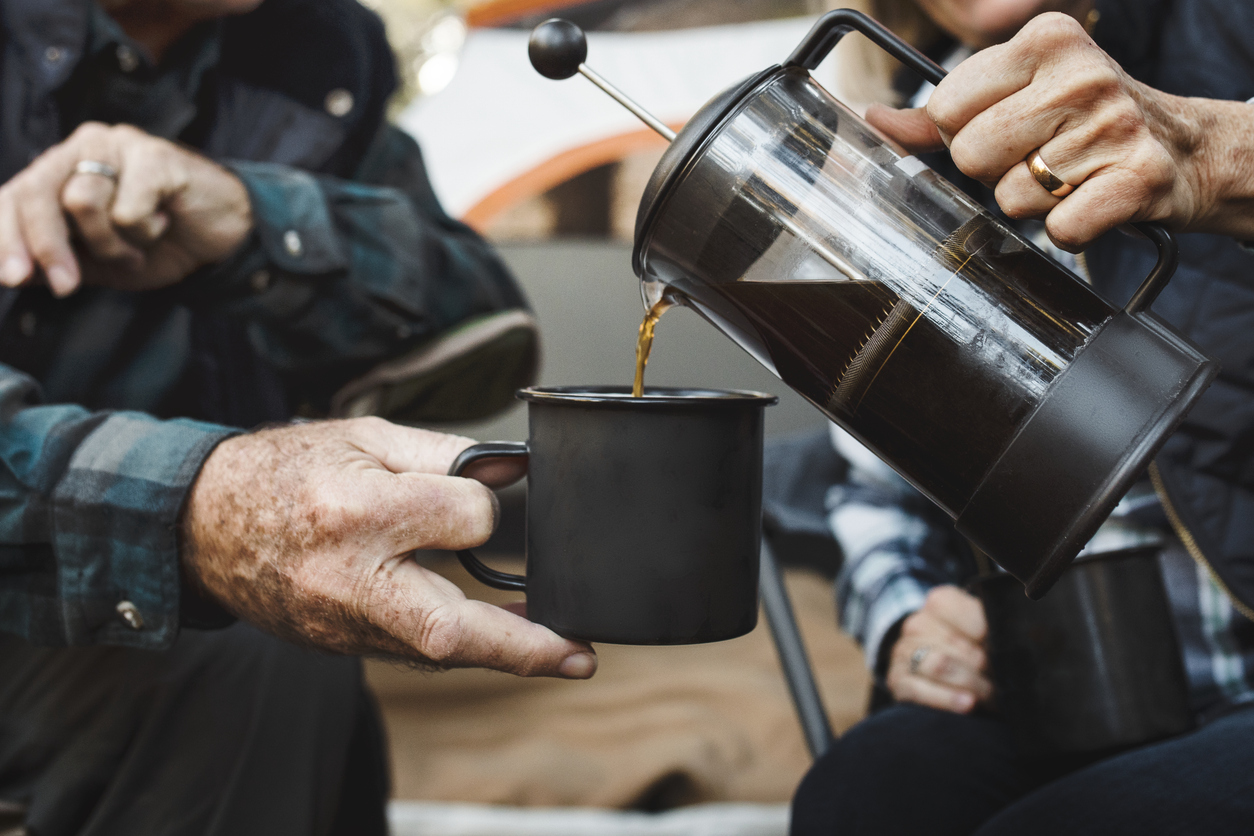 french press koffie ingeschonken