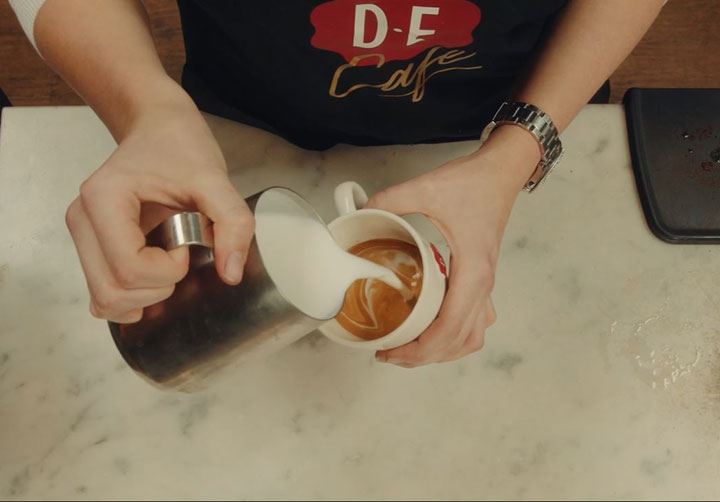 latte art stap 4